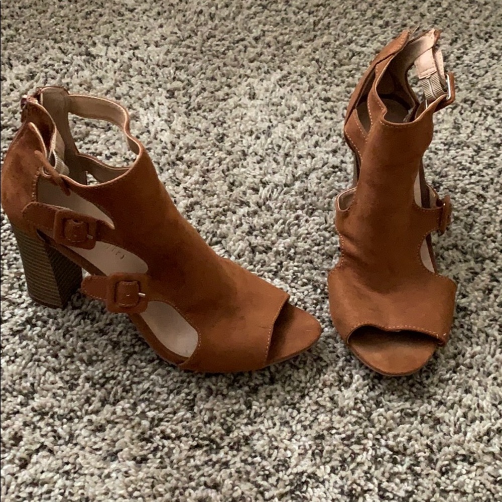 Buckled heels